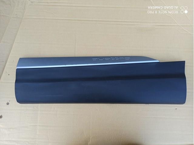 Накладка задніх правих дверей, нижня 4M0853970GGRU VAG