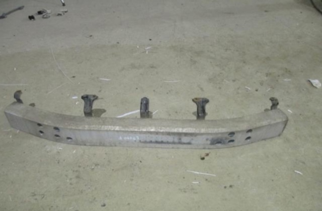 Підсилювач бампера переднього 5202160230 TOYOTA