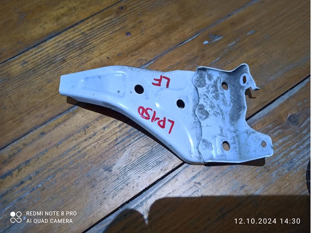 Ліве кріплення переднього бампера 5210360250 TOYOTA