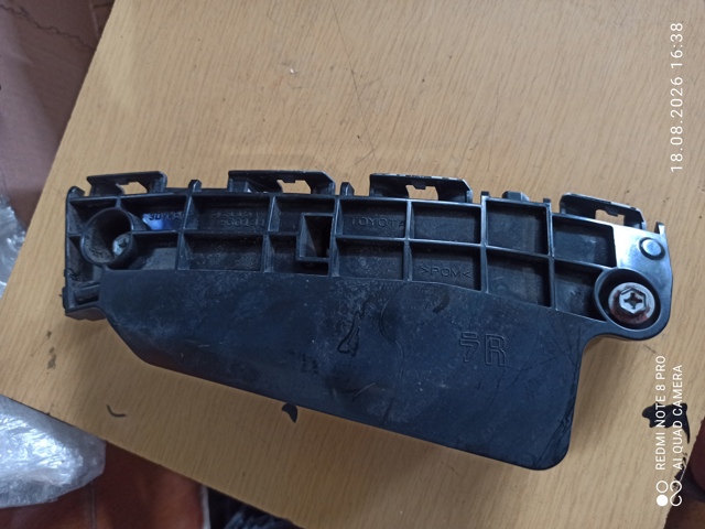 Праве кріплення переднього бампера 5211560141 TOYOTA