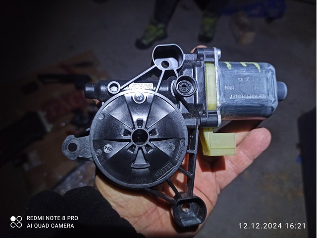 Мотор склопідйомника дверей передніх, правих 5Q0959802A PORSCHE