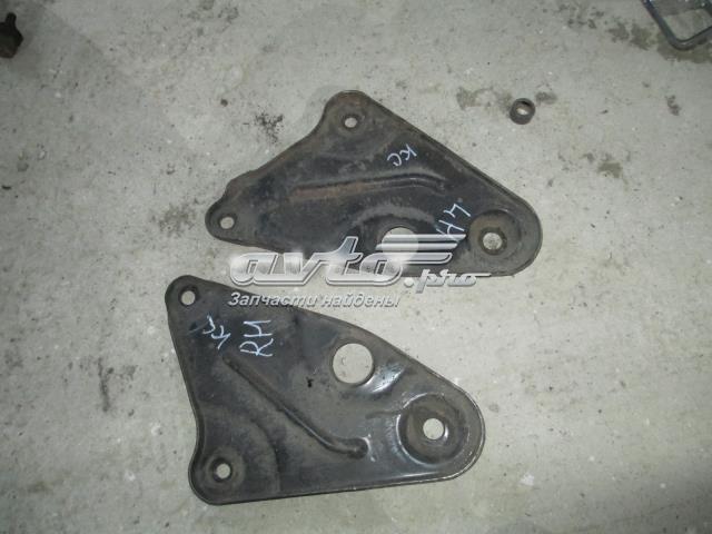 Кронштейн передньої балки 624772F000 HYUNDAI