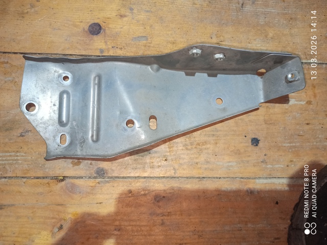 Швелер переднього бампера 6400D581 MITSUBISHI