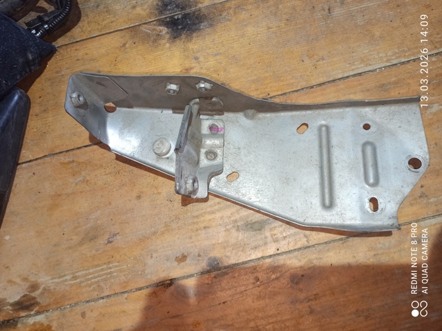Підсилювач бампера переднього 6400D582 MITSUBISHI