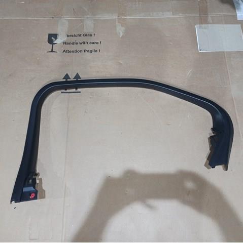 Накладка задньої лівої двері 6767476020C0 TOYOTA