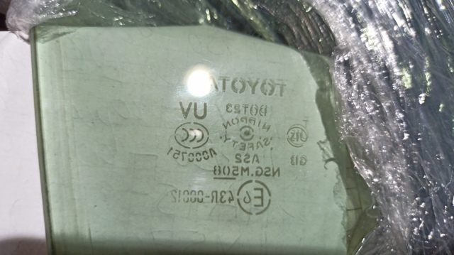 Скло передніх дверей, правою 6810160570 TOYOTA