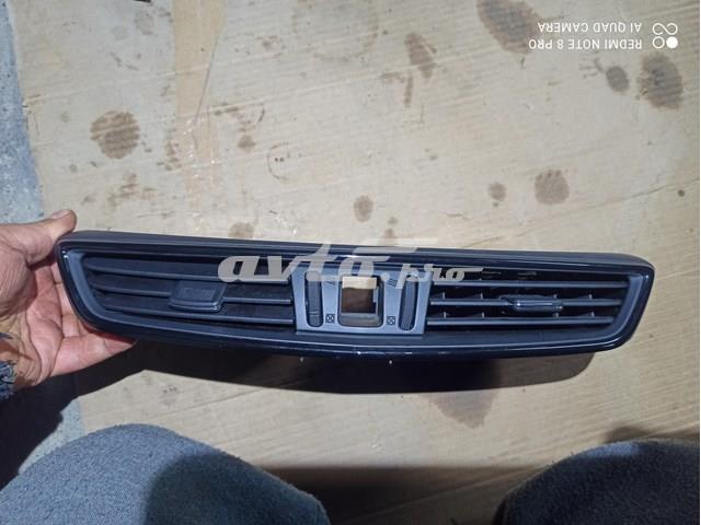 Решітка повітропровода 687506FM0A NISSAN