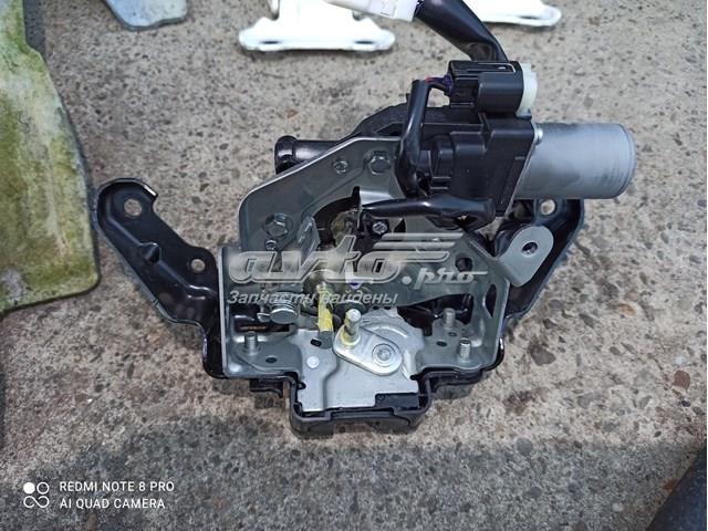 Замок і ручка дверей задка 6935048120 TOYOTA