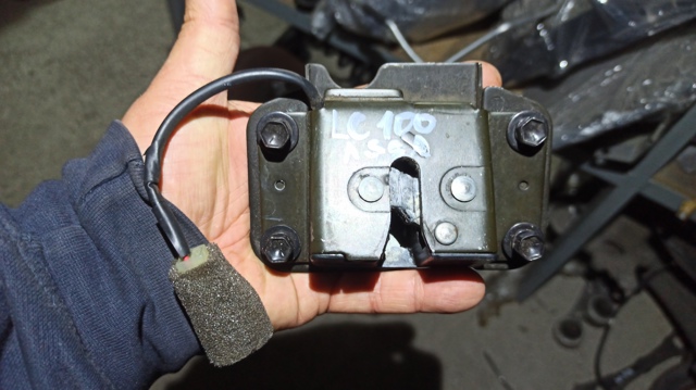 Замок кришки багажника 6935060120 TOYOTA