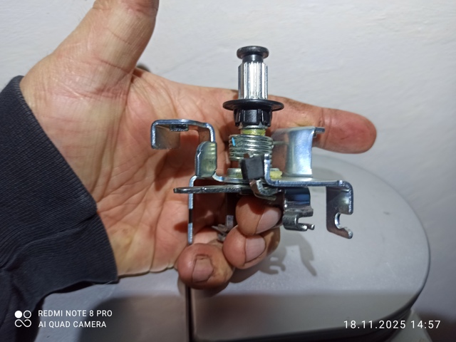 Мотор-привід відкр/закр. замка багажника/двері 3/5-ї 6969060050 TOYOTA