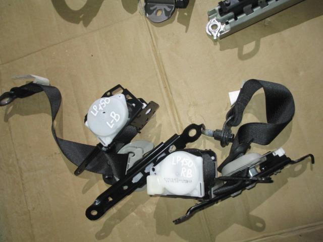 Пасок безпеки задній лівий 7337060400C2 TOYOTA