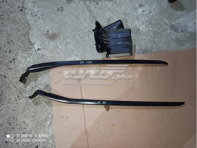 Захисна накладка вітрового скла права 7553548010 TOYOTA