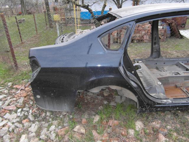 Бічна частина задні праві 781009Y030 NISSAN