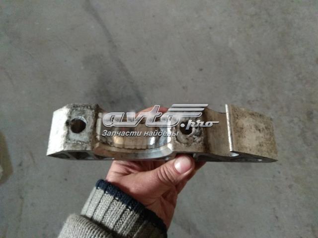 Кронштейн кріплення переднього стабілізатора 7L0411063B VAG