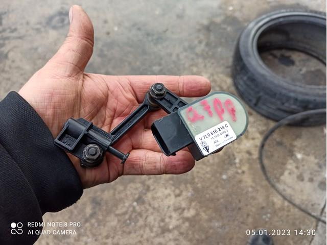 Датчик рівня положення кузова, передній правий 7L0616214C VAG