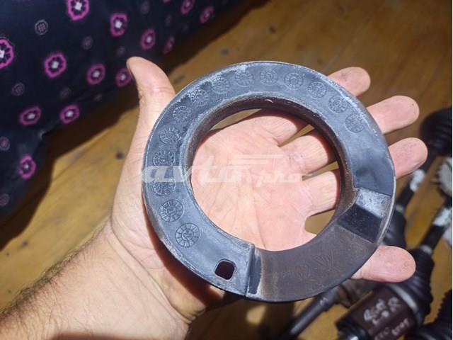 Проставка (гумове кільце) пружини задньої, нижня 7P0411189A VAG