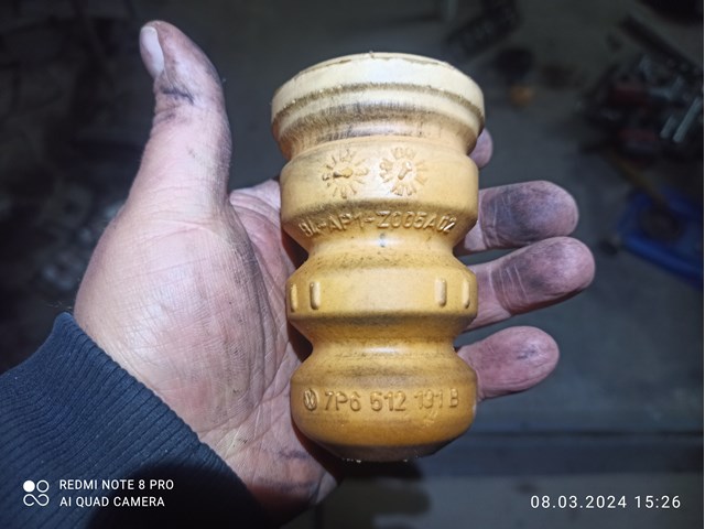 Буфер заднього амортизатора 7P6512131B VAG