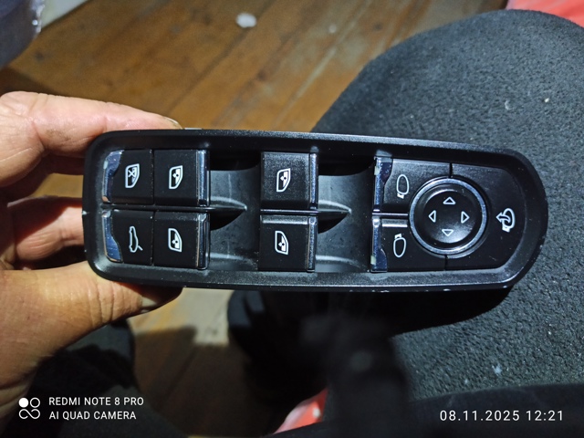 Кнопки переднього лівого склопід'ємника 7PP959858R PORSCHE