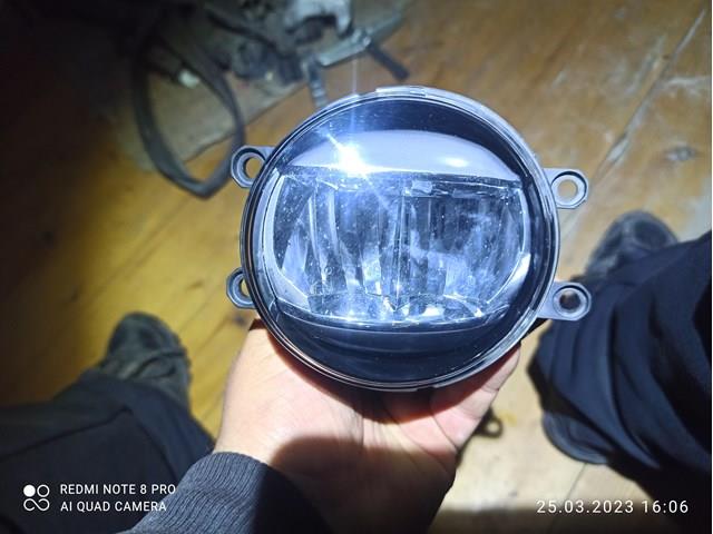 Протитуманка ліва 8122048051 TOYOTA