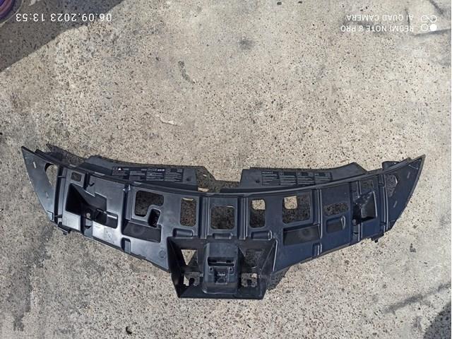 Решітка переднього бампера, центральна 8200682290 RENAULT