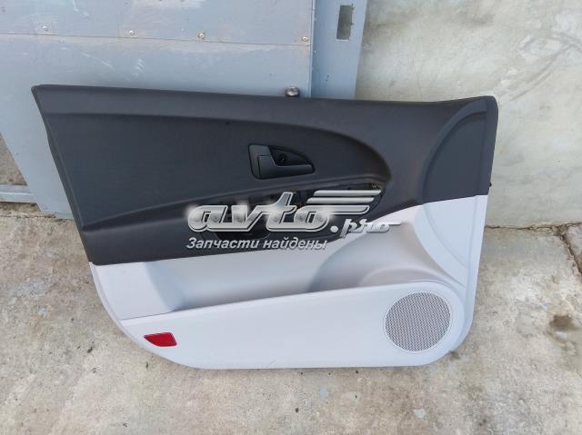 Облицювання водійських дверей 823011H000ED HYUNDAI
