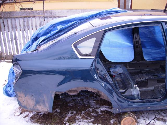 Стукло багажника, праве 833009W50A NISSAN