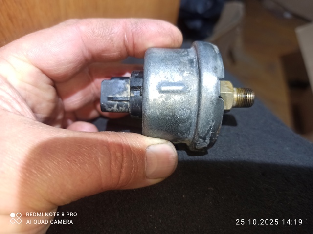 Датчик тиску масла 8352060050 TOYOTA