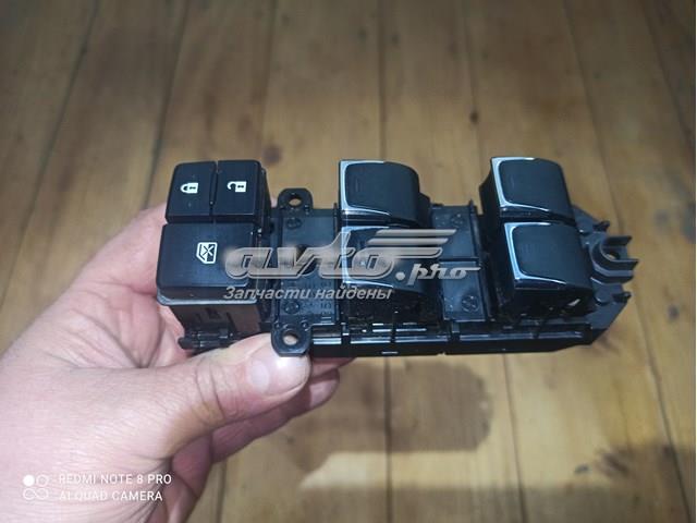 Кнопковий блок керування склопідіймачами передній лівий 8404078030 TOYOTA
