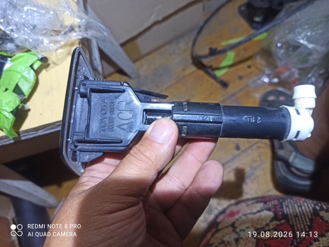 Форсунка омивача фари передньої, правої 8520760060 TOYOTA
