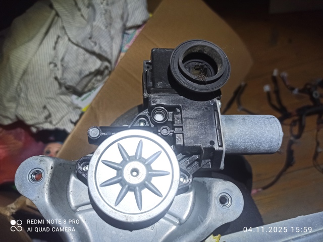 Привід ліфта задній 8571060361 TOYOTA
