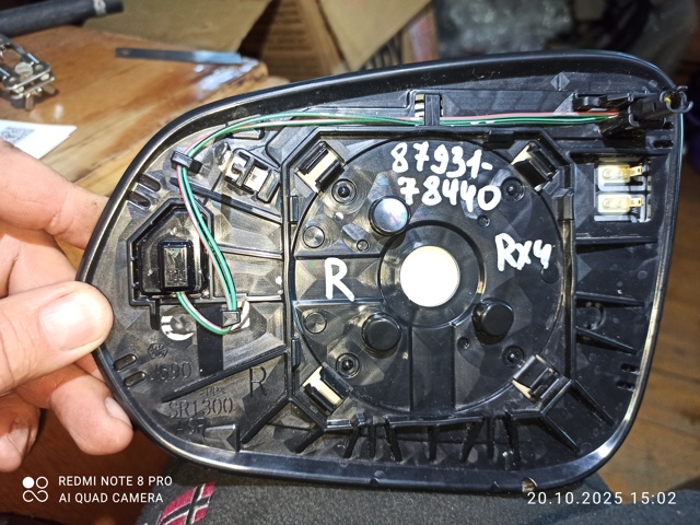 Скло дзеркала заднього виду, правого 8793178440 TOYOTA