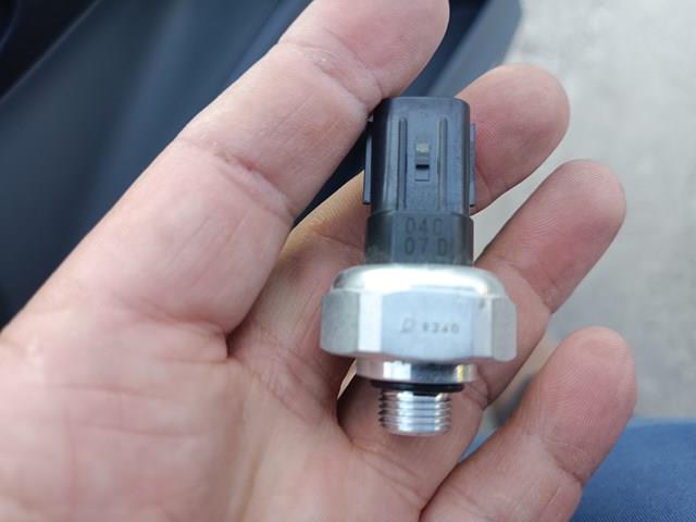 Клапан TRV, кондиціонера 8871911010 TOYOTA