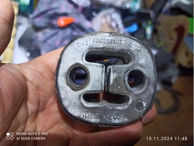 Подушка кріплення глушника 8D0253147G VAG