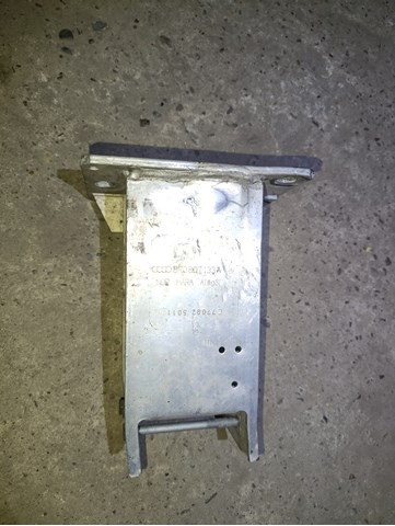 Кронштейн підсилювача переднього бампера 8R0807133A PORSCHE