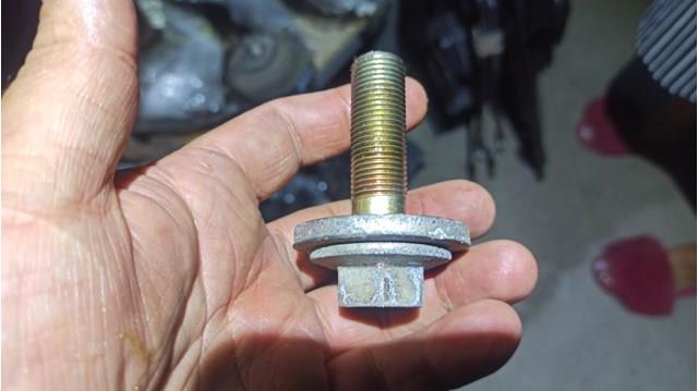 Болт колінвалу 9011916020 TOYOTA