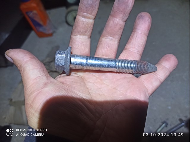 Болт заднього продольно важіля, розвальний 90181SFE020 HONDA