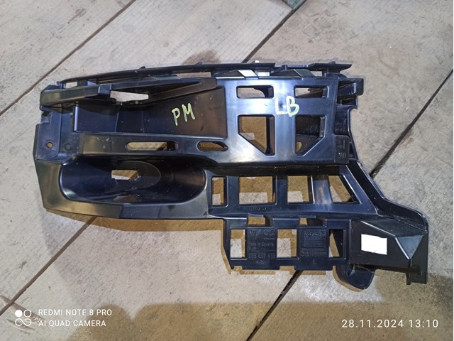 Лівий кронштейн заднього бампера 95B807571 PORSCHE