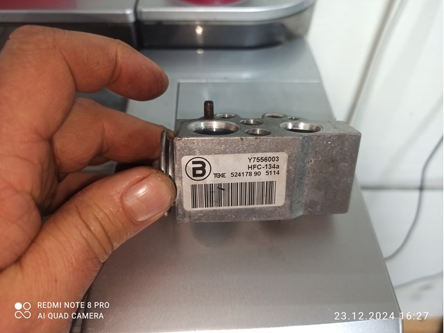Клапан розширювальний 95B898031 PORSCHE