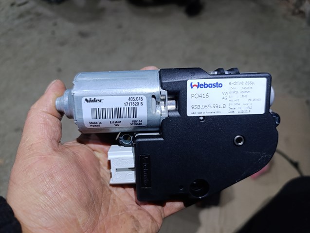 Двигун приводу люка 95B959591 PORSCHE