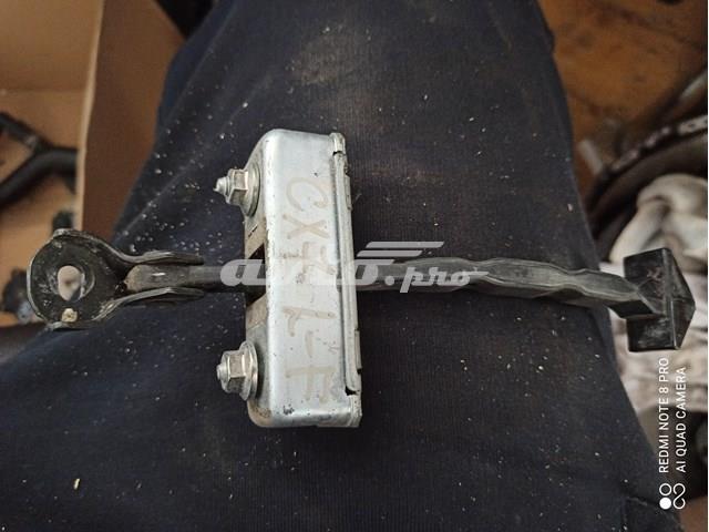 Обмежувач відкриття дверей, передній EG2158270H MAZDA