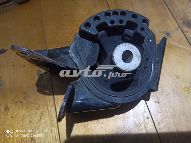 Подушка (опора) двигуна, ліва EH1439070 MAZDA