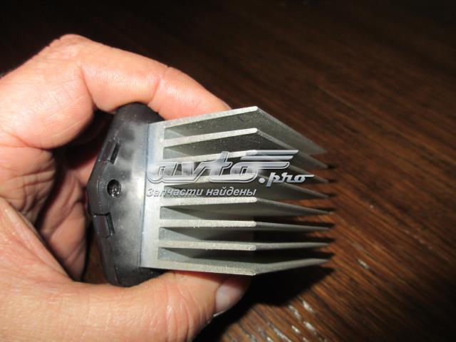 Регулятор оборотів пічки L20661B15A MAZDA