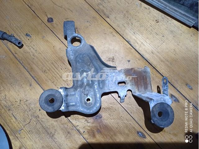 Кріплення переднього номера автомобіля L33D20210B MAZDA