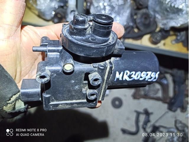 Насос вакуумний MR309795 MITSUBISHI