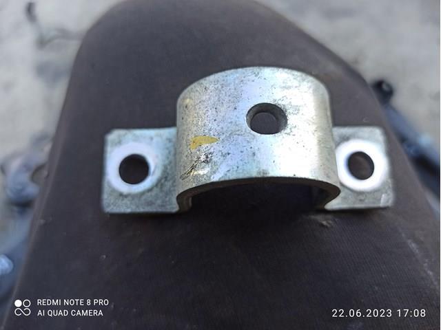 Хомут кріплення втулки стабілізатора, переднього MR403646 MITSUBISHI