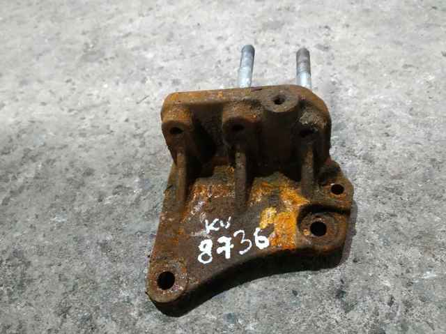 Кронштейн подушки (опори) двигуна, правої 1091A237 MITSUBISHI