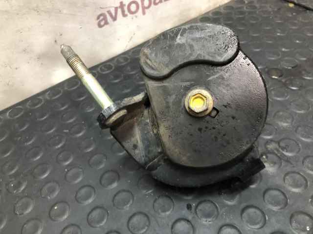 Права подушка двигуна 112102Y01A NISSAN