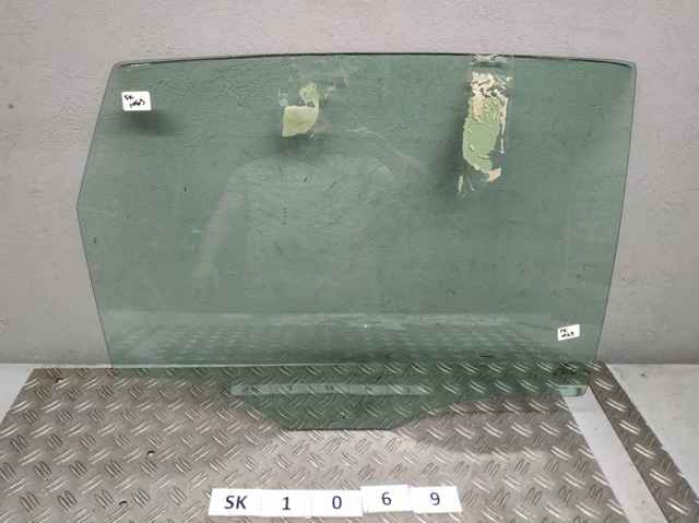 Скло заднє праве 1207449 FORD