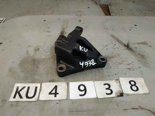 Кронштейн подушки (опори) двигуна, правої 1231525030 TOYOTA