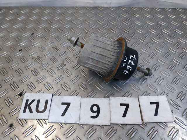 Подушка передньої опори двигуна 1236131100 TOYOTA